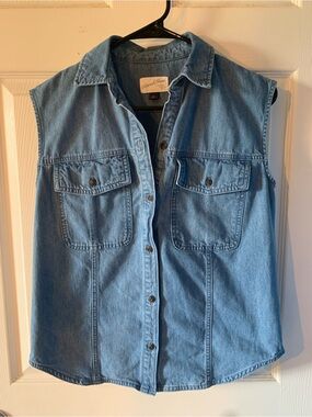 Sleeveless Button-Up Denim Shirt - Light Blue XS